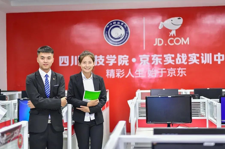 扩宽就业升学渠道 做好就业指导服务 |四川科技职业学院就业创业中心指导学生就业(图2)