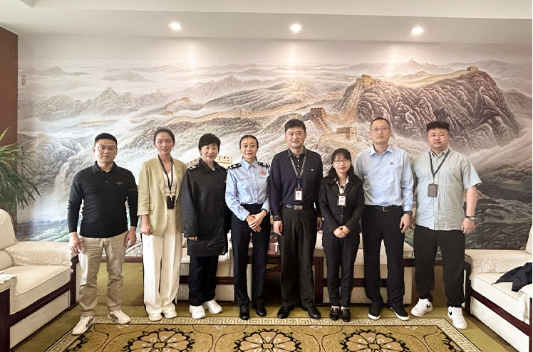 眉山天府新区税务局副局长童鑫涛、刘剑杰一行莅临我校洽谈校地合作(图2)