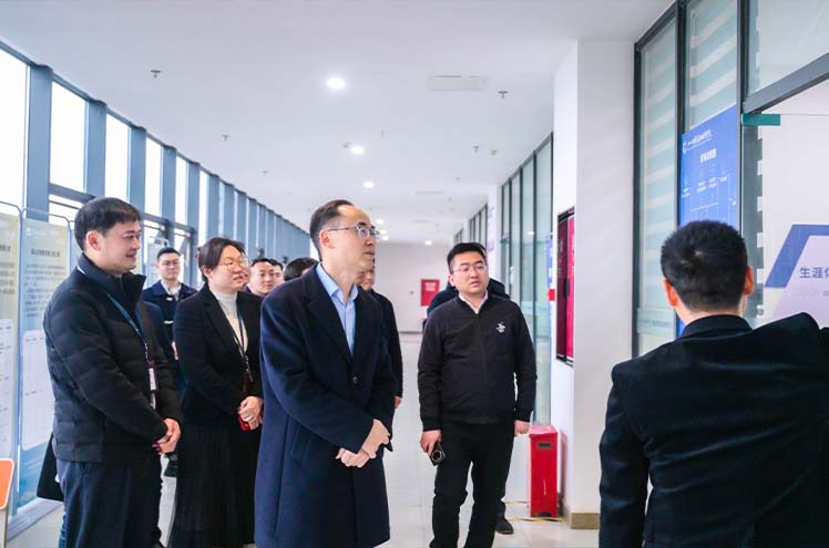 官网新闻水印-恢复的.jpg